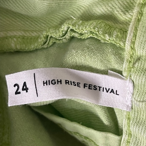 PAC sun women’s shorts, size 24, green in great condition - Picture 3 of 3